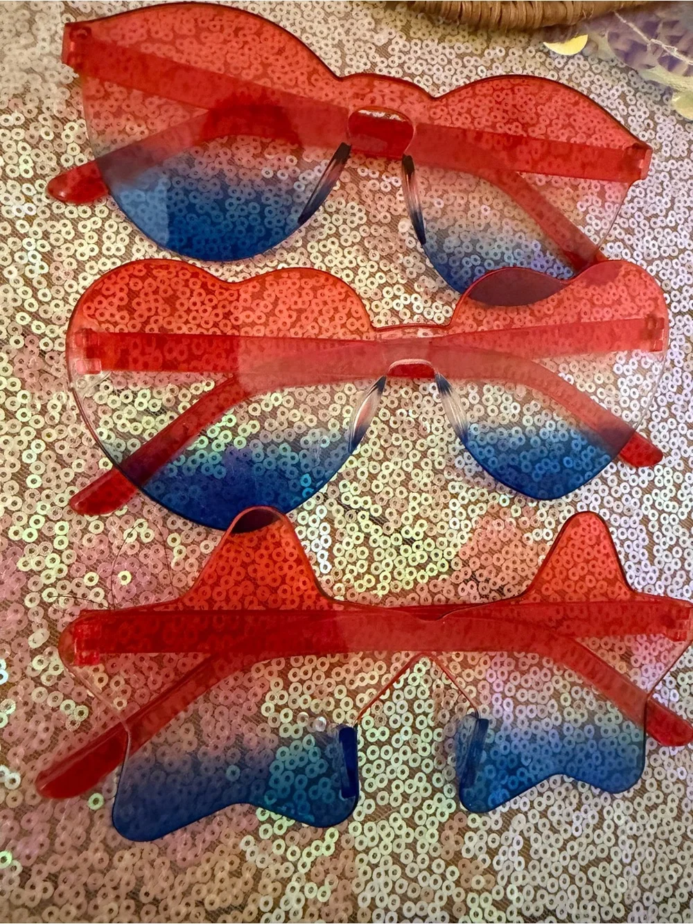 PartyFun Red and Blue Ombre Heart Sunglasses - Unbranded